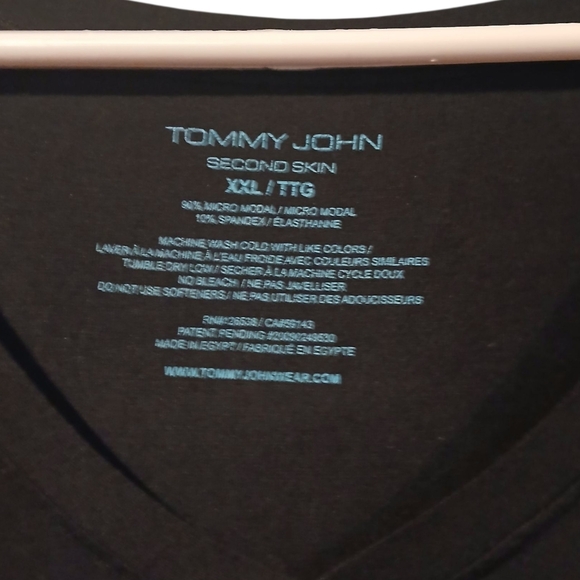 Tommy Johns Second Skin Lightweight Stretch Black Vneck Tshirt Womans XXL - Picture 2 of 9